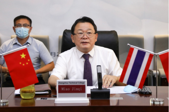中泰商都學院暨泰國海外分校線上簽約及揭牌儀式在鄭州職業技術學院舉行187.png